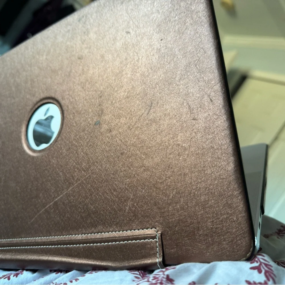 Apple PC Preowned Good Condition 15in